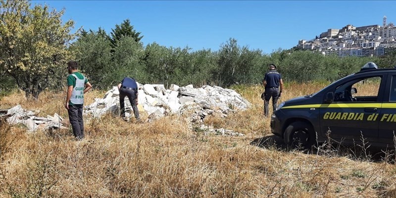 Sversamento illecito di rifiuti, operazione della Guardia di Finanza: tre denunce