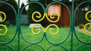 Recinzioni per giardino: norme, idee e soluzioni progettuali